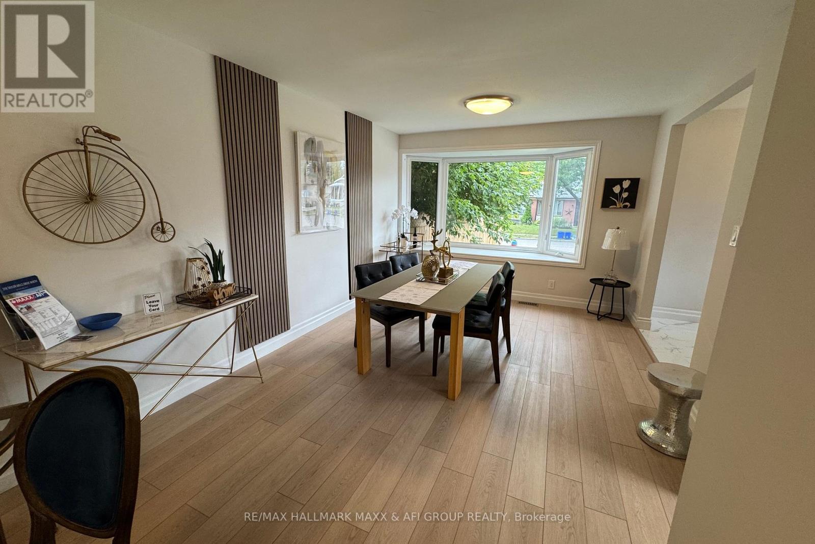 Photo 5 of 319 Taylor Mills Drive N, Richmond Hill ON