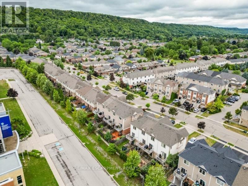 Photo 15 of 15 Hemlock Way, Grimsby ON