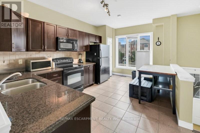 Photo 2 of 15 Hemlock Way, Grimsby ON