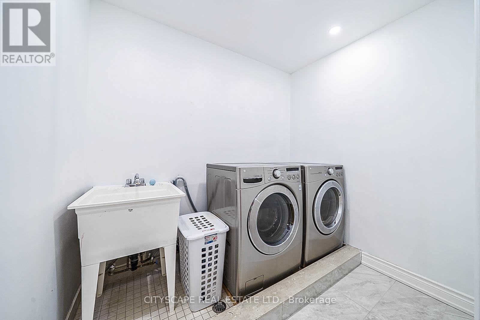 Photo 19 of 19 Staples Lane, Hamilton ON