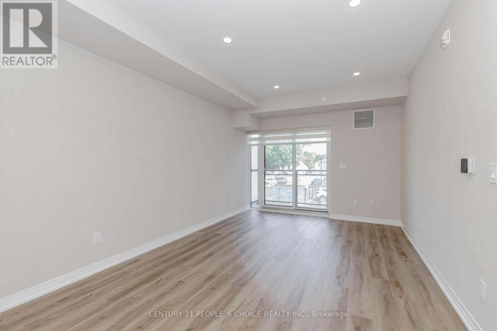 Photo 6 of 206 50 Herrick Avenue, St Catharines ON