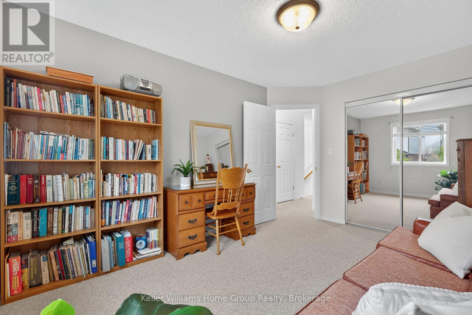 Photo 11 of 90 Udvari Crescent, Kitchener ON