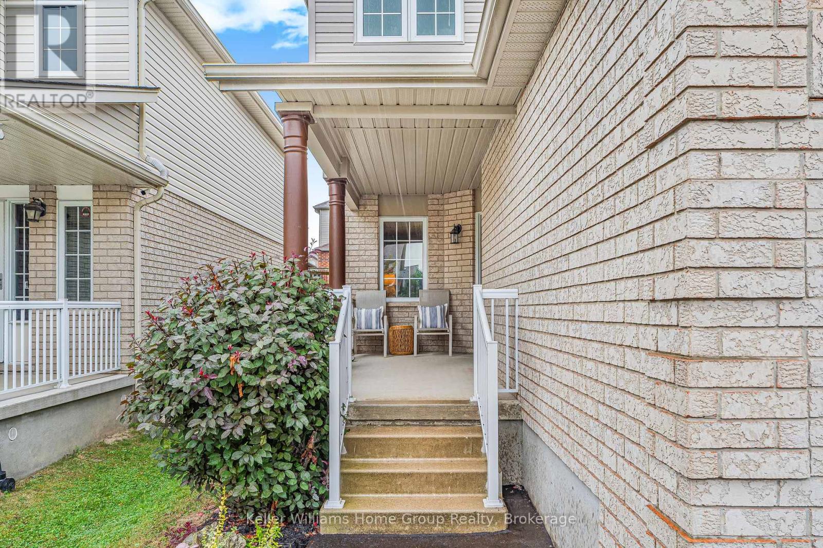 Photo 2 of 90 Udvari Crescent, Kitchener ON