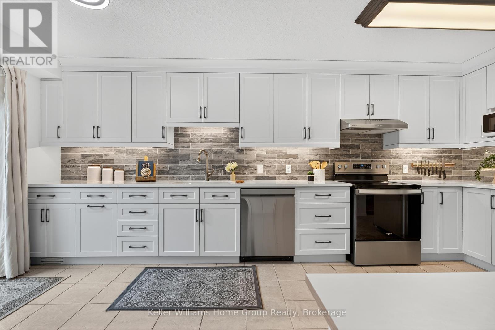Photo 5 of 90 Udvari Crescent, Kitchener ON