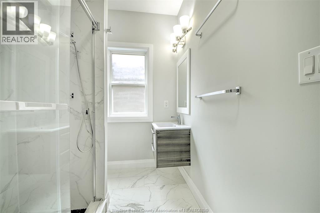 Photo 17 of 1563 Lincoln Road, Windsor ON