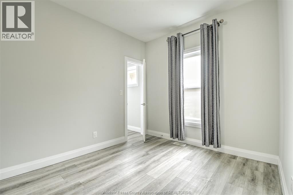 Photo 18 of 1563 Lincoln Road, Windsor ON