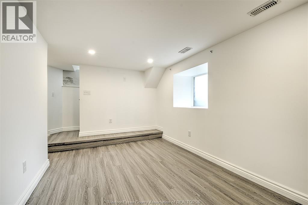 Photo 25 of 1563 Lincoln Road, Windsor ON