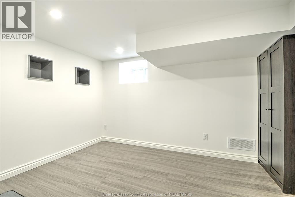 Photo 27 of 1563 Lincoln Road, Windsor ON