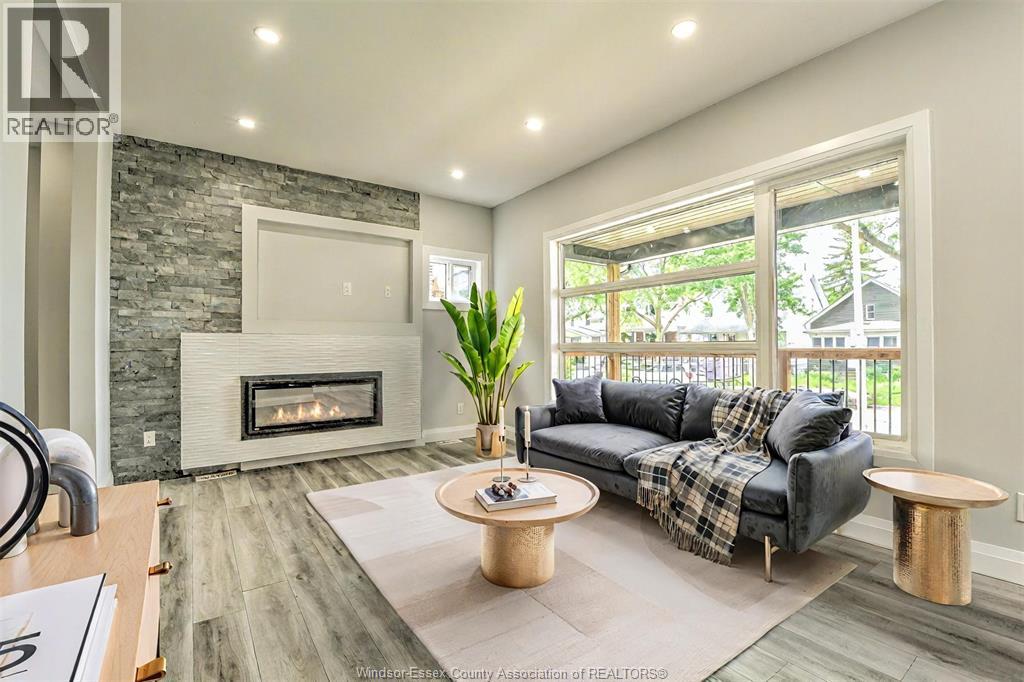 Photo 7 of 1563 Lincoln Road, Windsor ON
