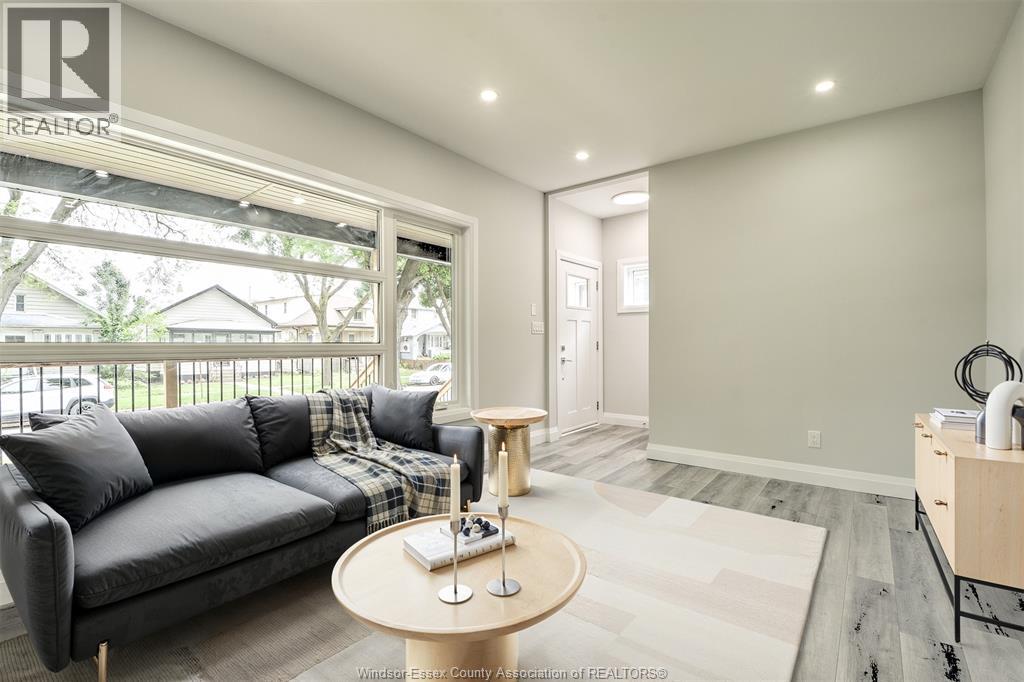 Photo 8 of 1563 Lincoln Road, Windsor ON
