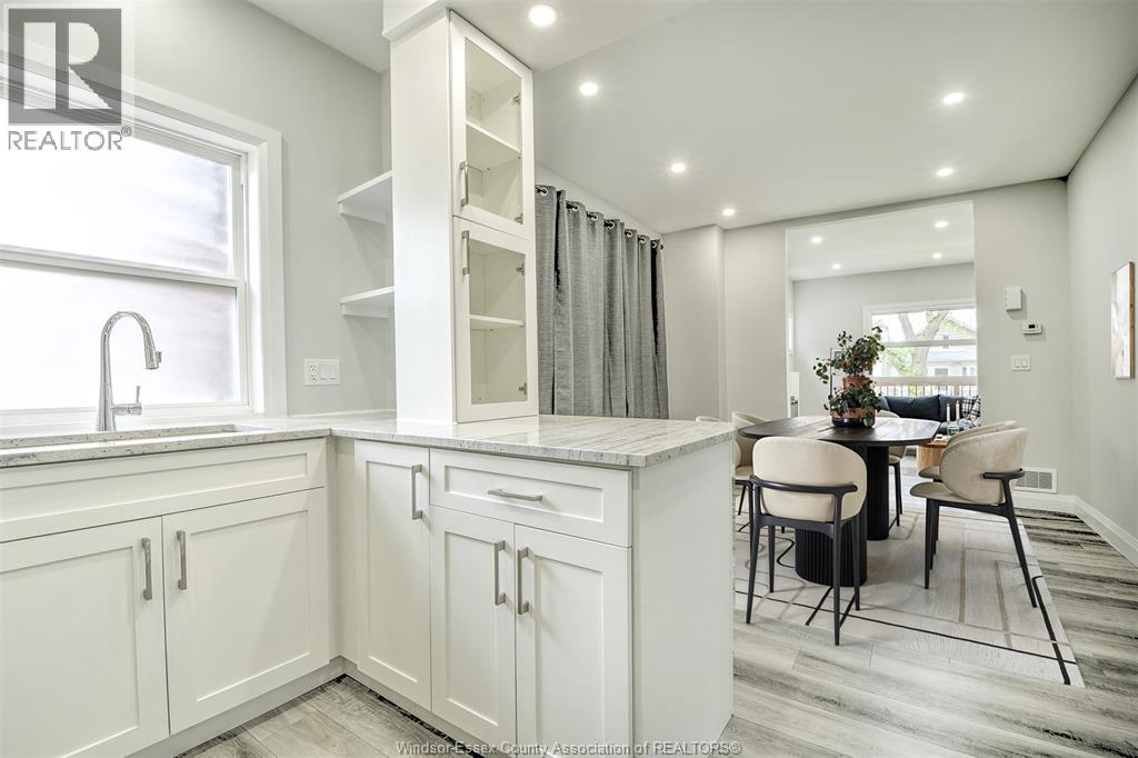 Photo 9 of 1563 Lincoln Road, Windsor ON