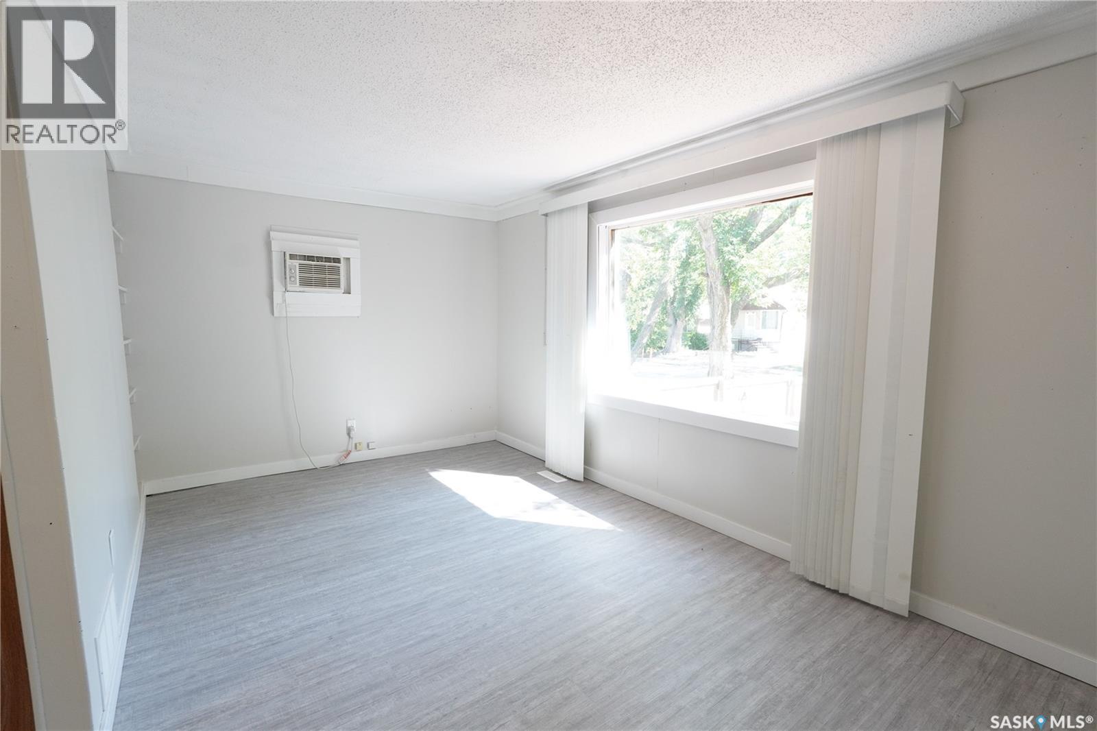 Photo 2 of 336 Scarth Street, Regina SK