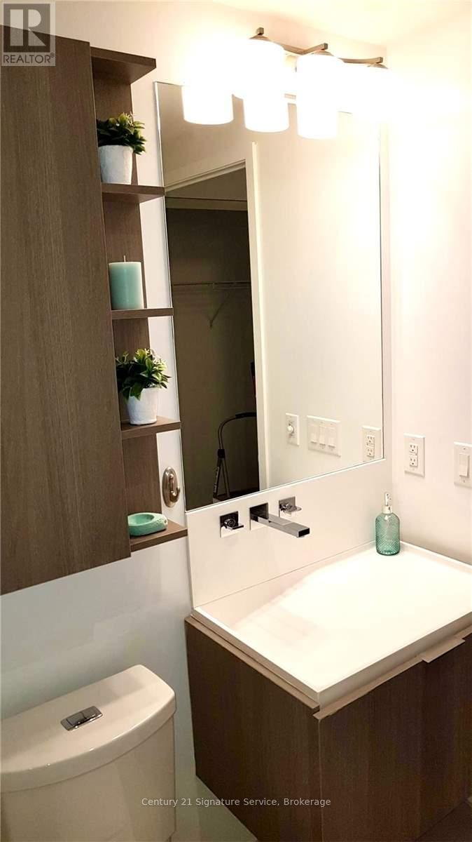 Photo 18 of 411 101 Charles Street E, Toronto ON