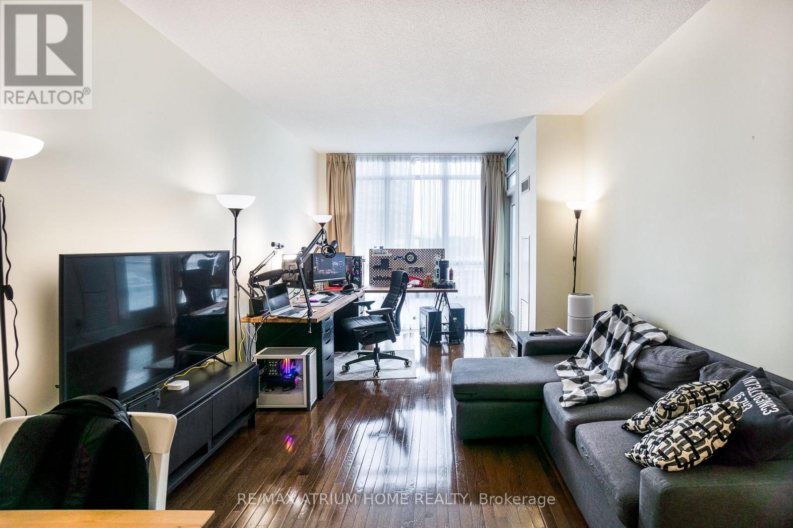 Photo 3 of 410 26 Norton Avenue, Toronto ON