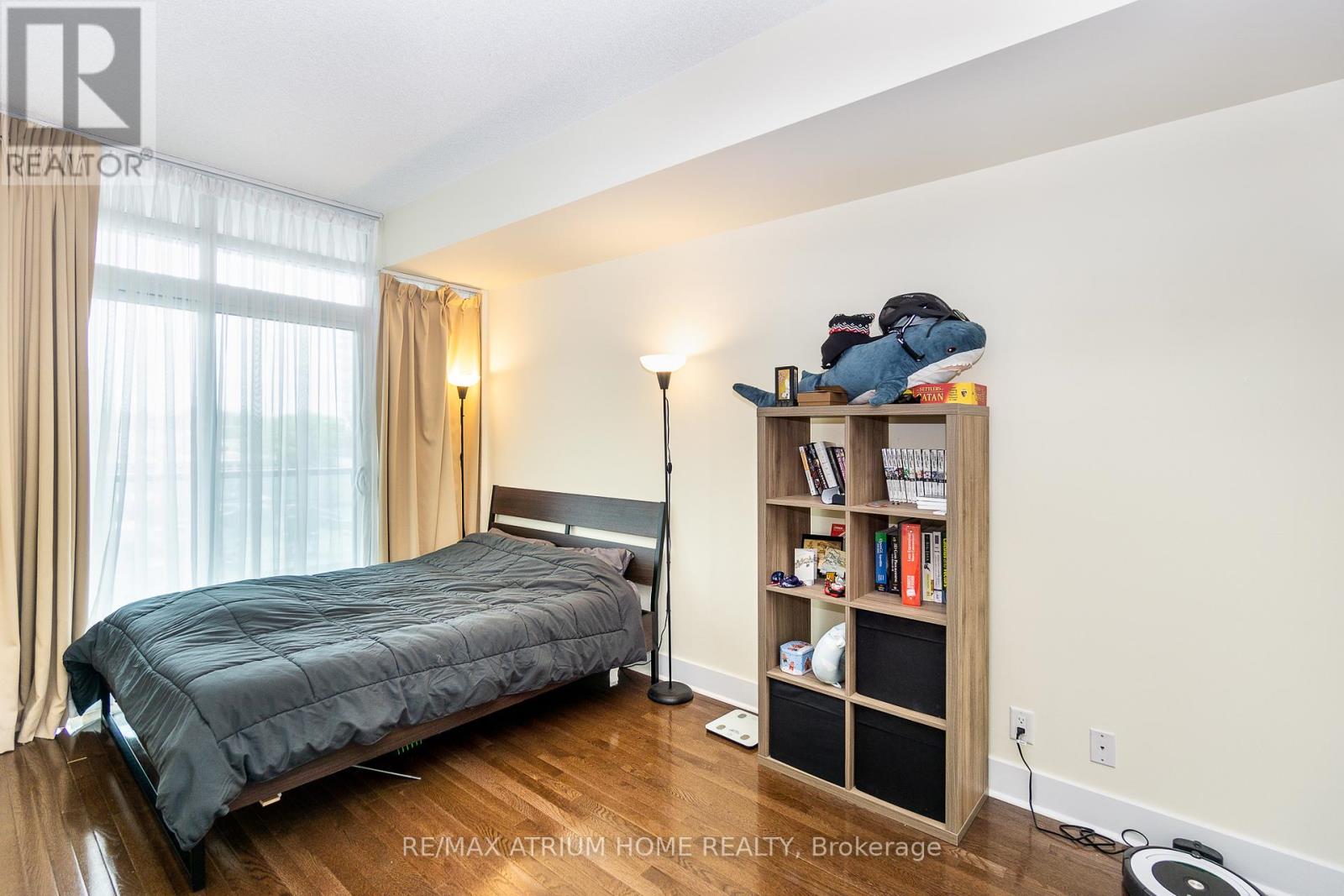Photo 2 of 410 26 Norton Avenue, Toronto ON