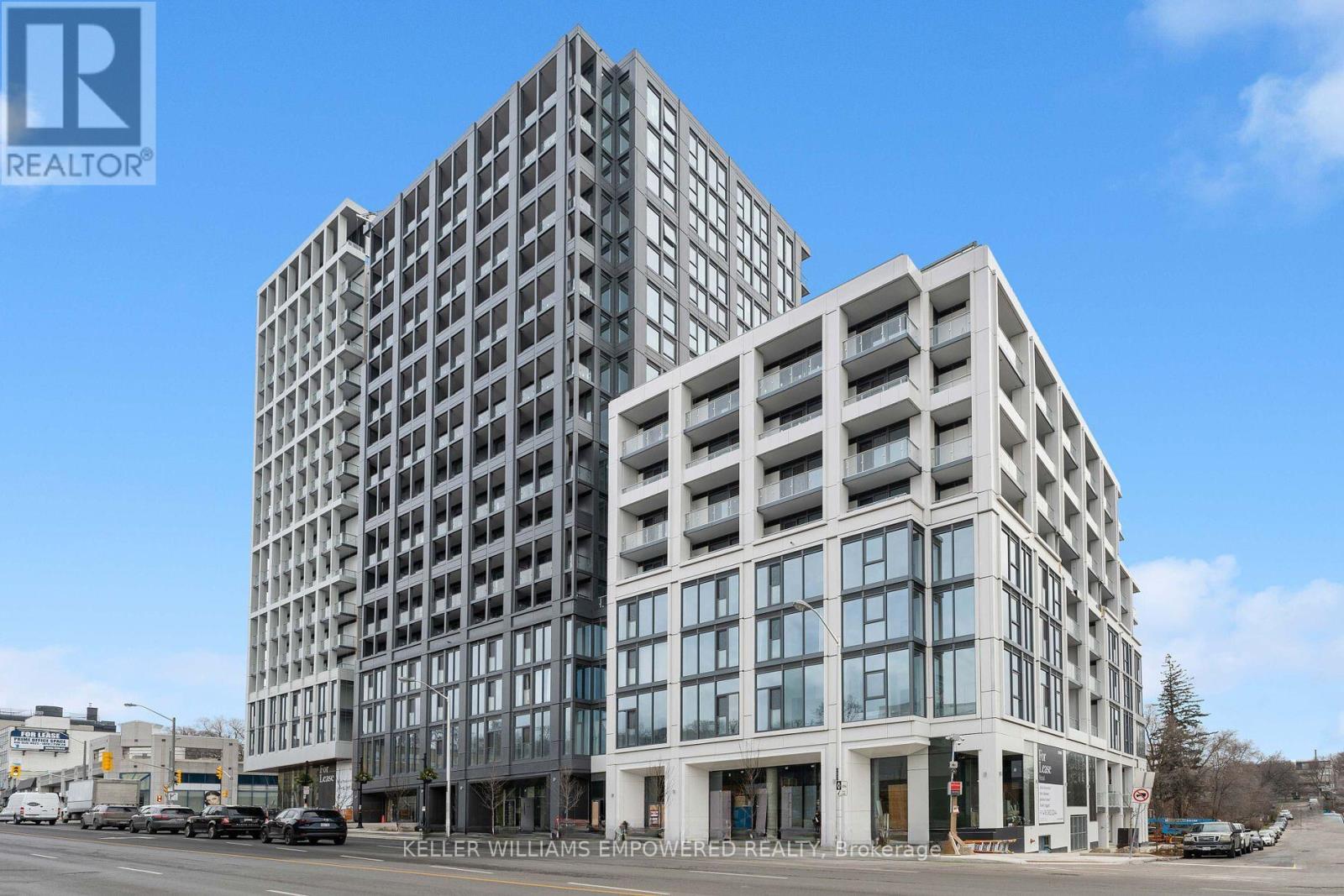 Photo 3 of 623 2020 Bathurst Street, Toronto ON