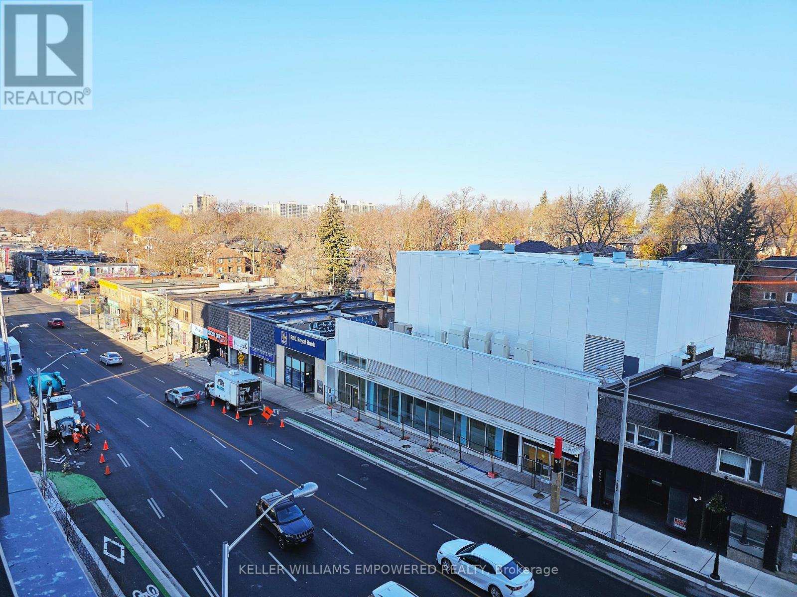 Photo 12 of 623 2020 Bathurst Street, Toronto ON