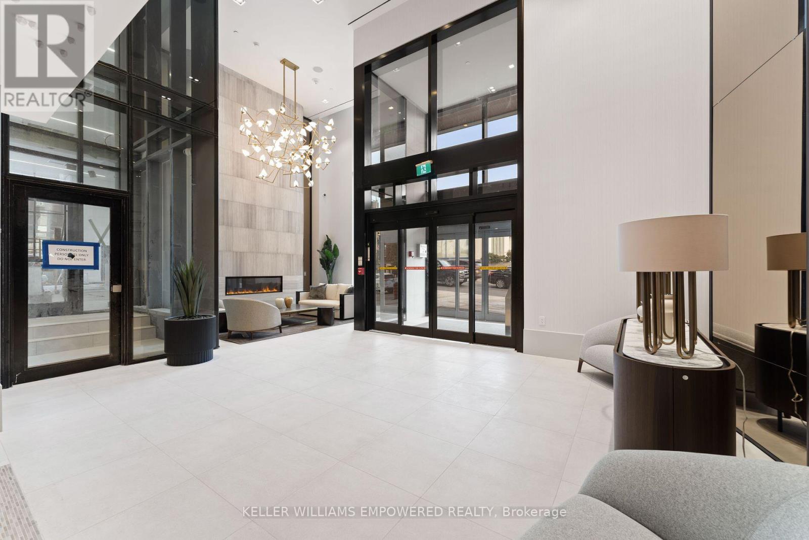 Photo 8 of 623 2020 Bathurst Street, Toronto ON