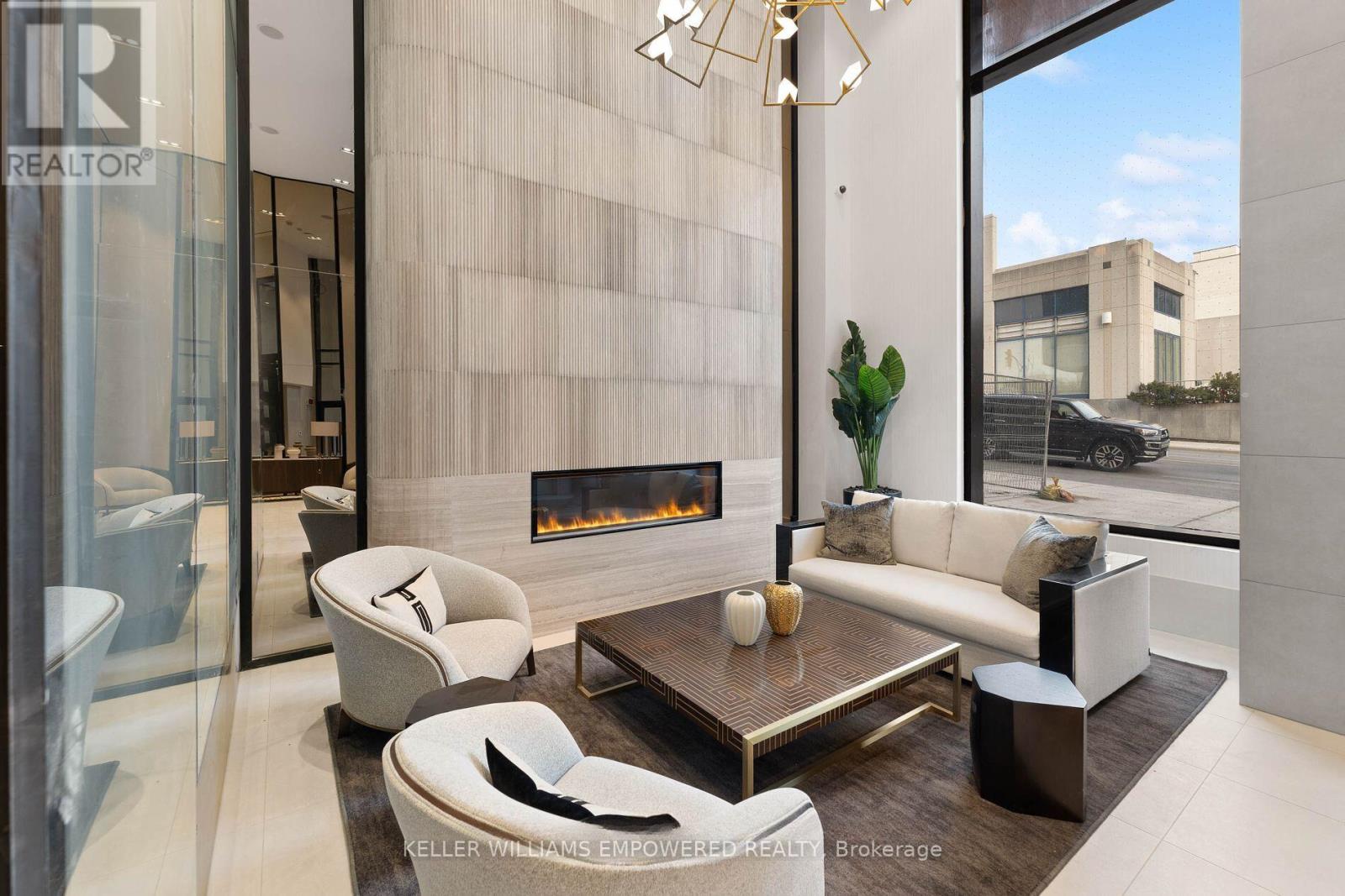 Photo 2 of 623 2020 Bathurst Street, Toronto ON