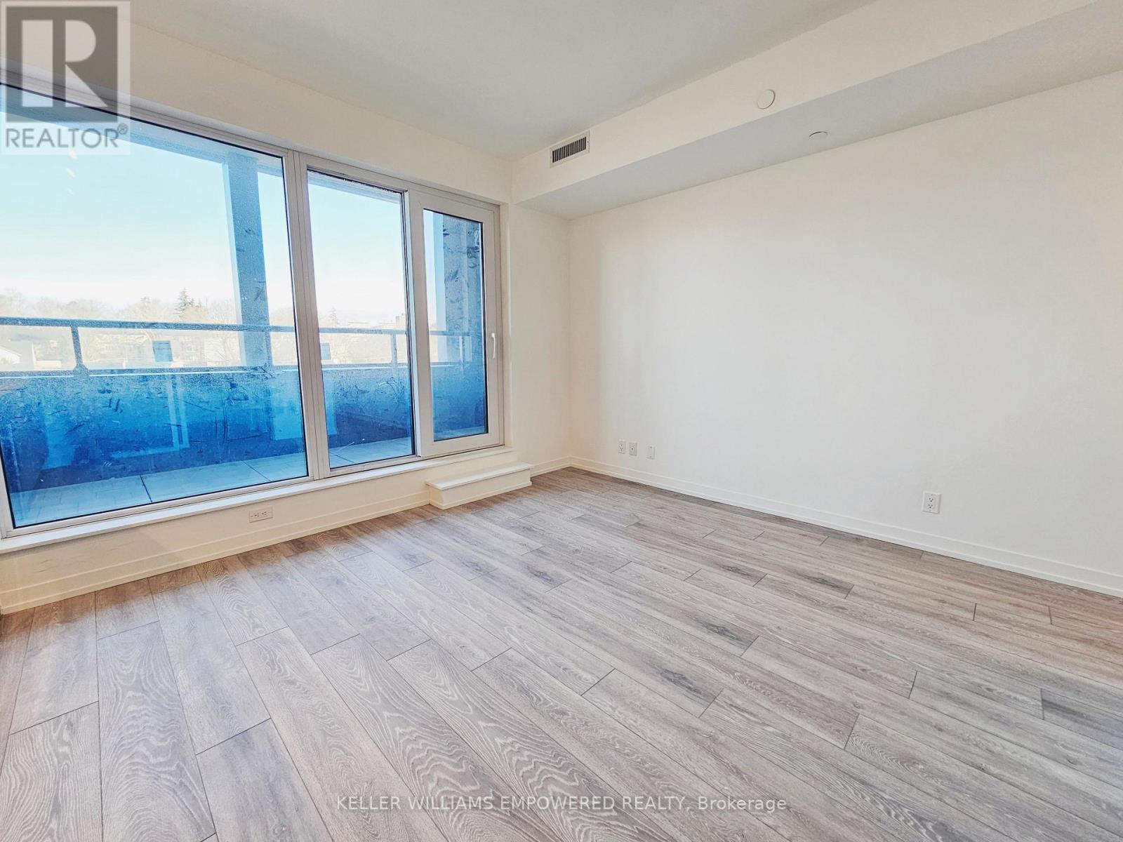Photo 10 of 623 2020 Bathurst Street, Toronto ON