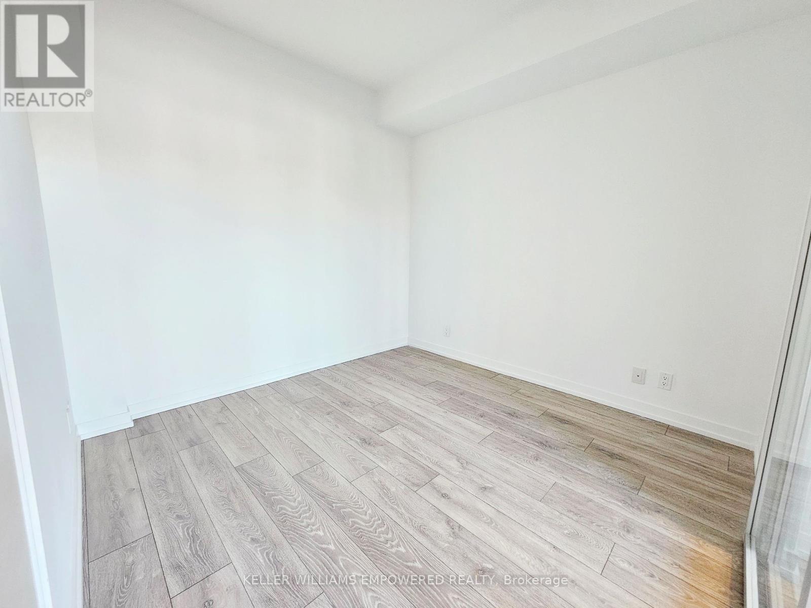 Photo 11 of 623 2020 Bathurst Street, Toronto ON