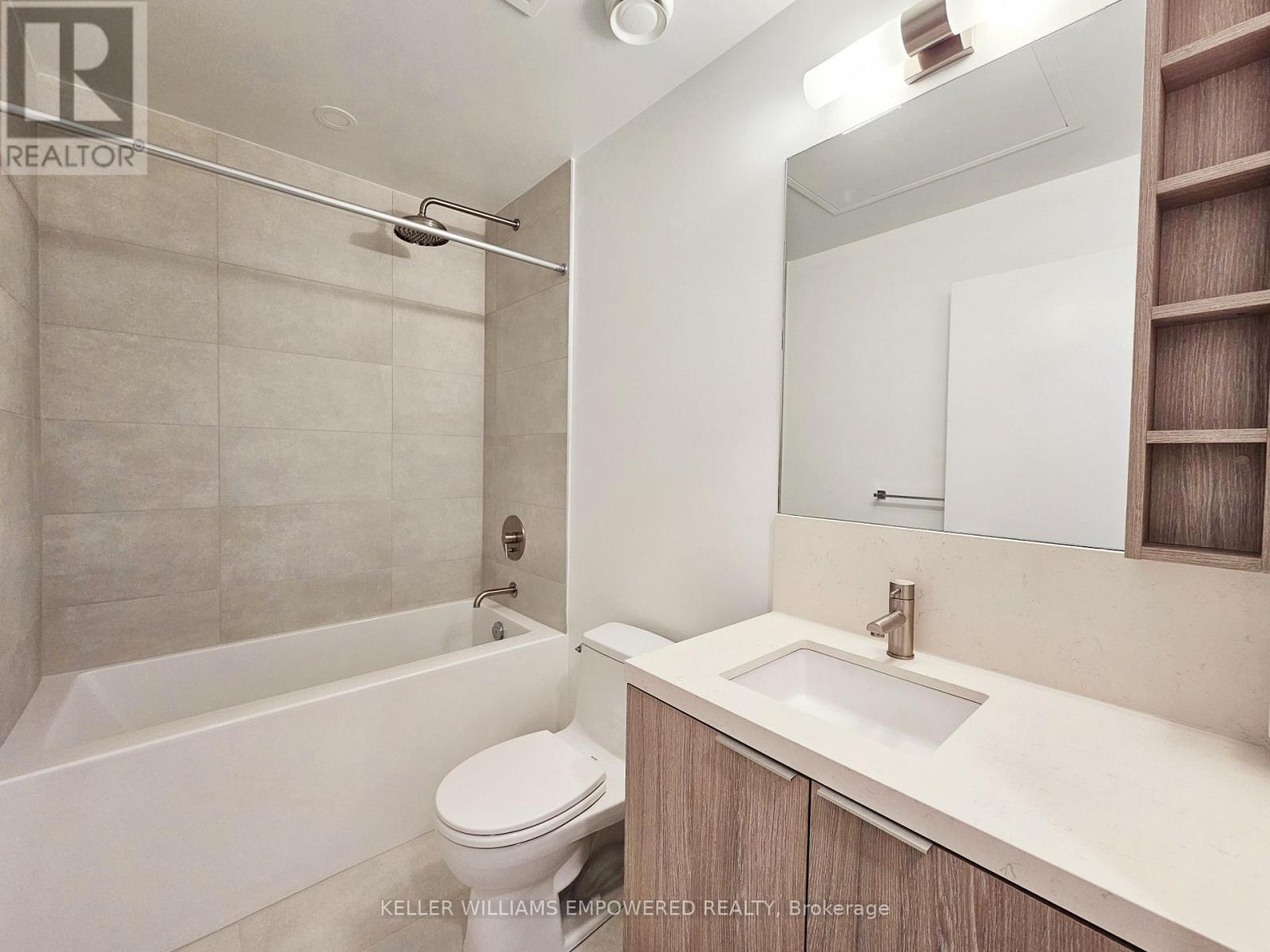Photo 5 of 623 2020 Bathurst Street, Toronto ON