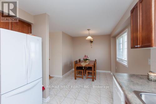 Photo 18 of 861 Bourne Crescent, Oshawa ON