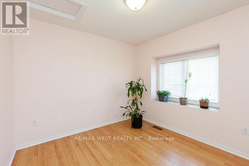 Photo 22 of 861 Bourne Crescent, Oshawa ON