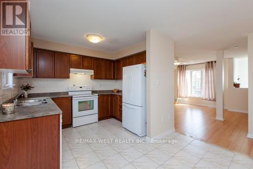 Photo 32 of 861 Bourne Crescent, Oshawa ON