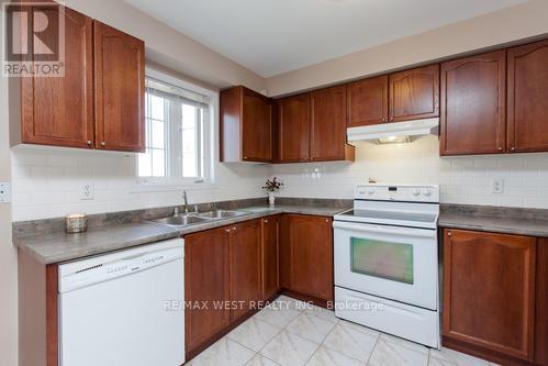 Photo 19 of 861 Bourne Crescent, Oshawa ON