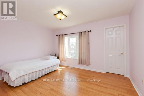 Photo 12 of 861 Bourne Crescent, Oshawa ON