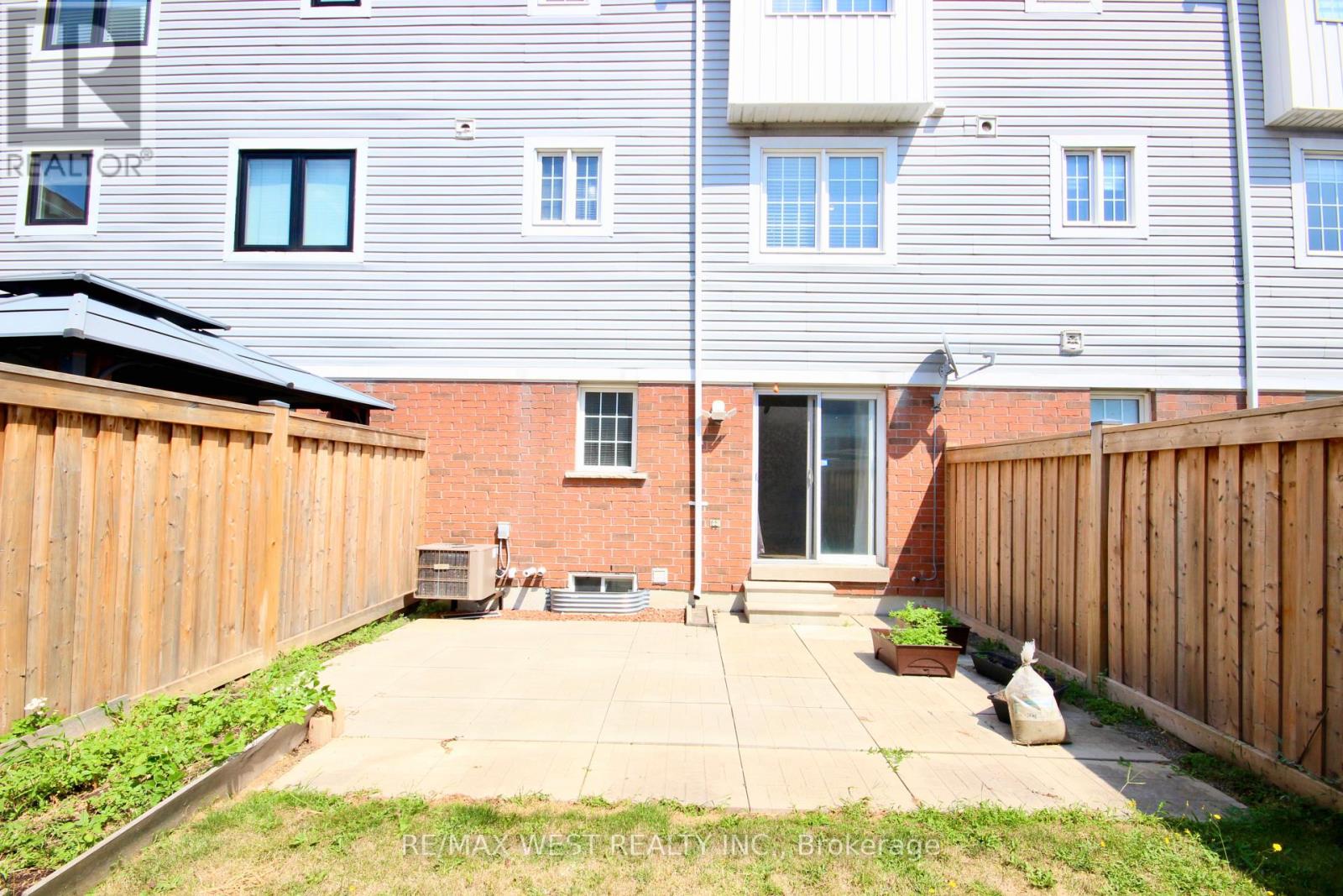 Photo 11 of 861 Bourne Crescent, Oshawa ON