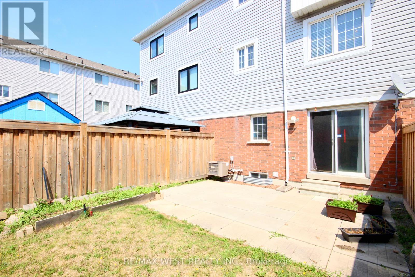 Photo 31 of 861 Bourne Crescent, Oshawa ON