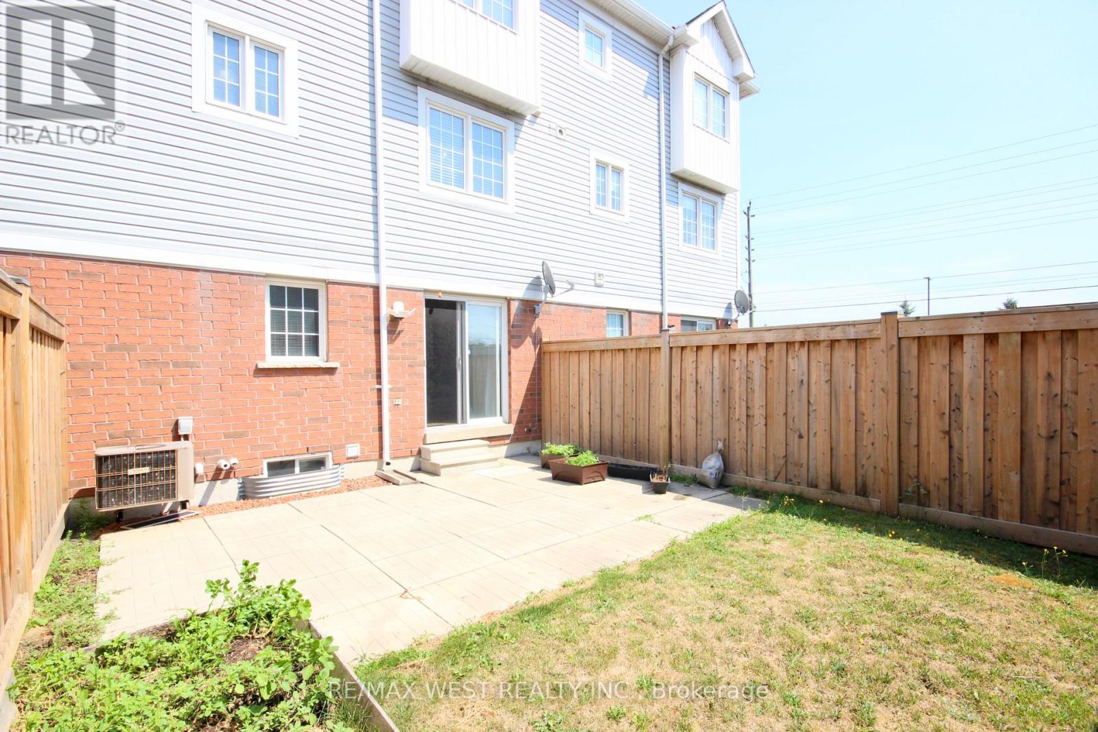 Photo 2 of 861 Bourne Crescent, Oshawa ON