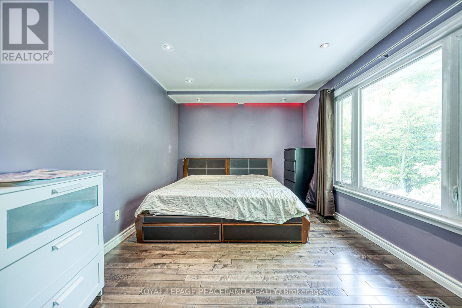Photo 8 of 17 Willowgate Drive, Markham ON
