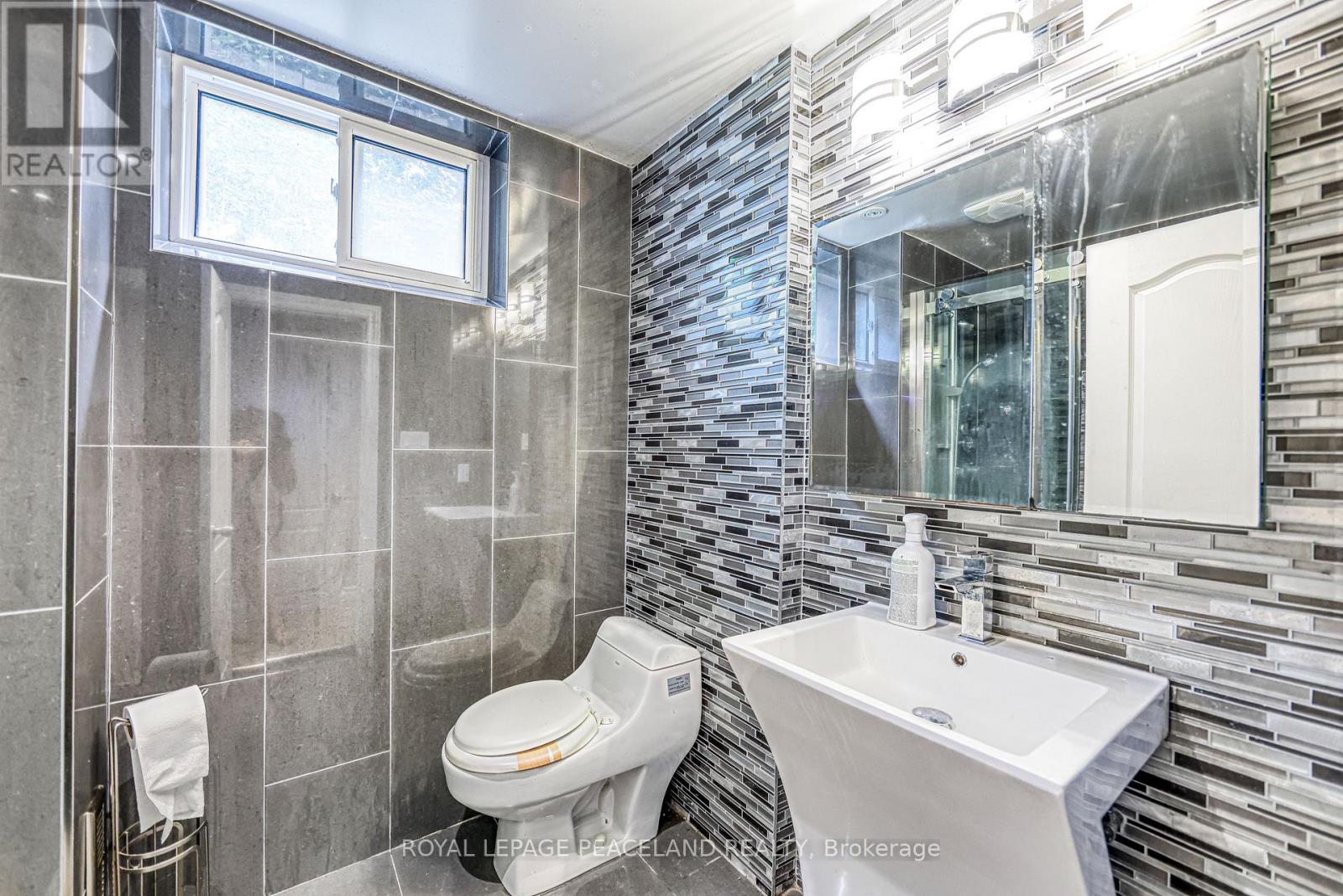 Photo 9 of 17 Willowgate Drive, Markham ON
