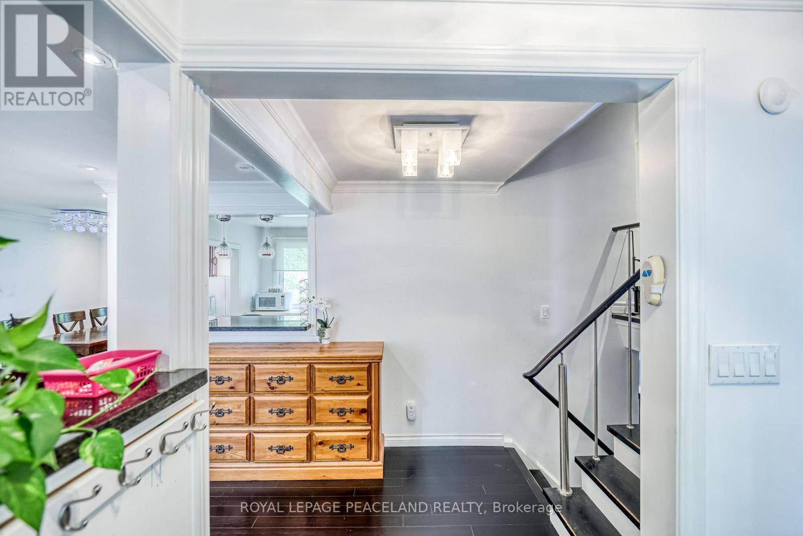 Photo 7 of 17 Willowgate Drive, Markham ON