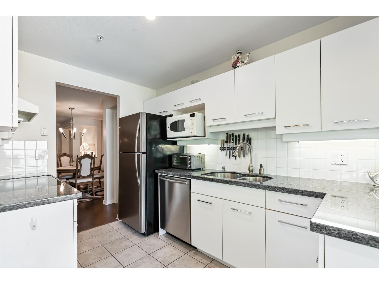 Photo 11 of 304 15155 22 Avenue, Surrey BC