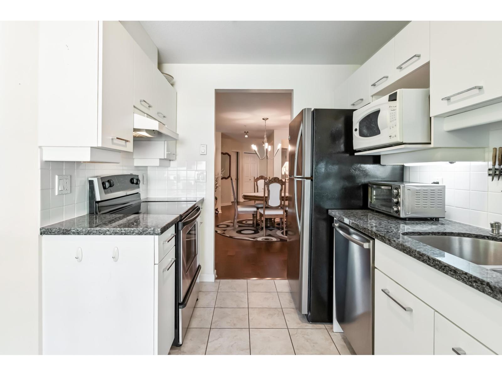 Photo 12 of 304 15155 22 Avenue, Surrey BC