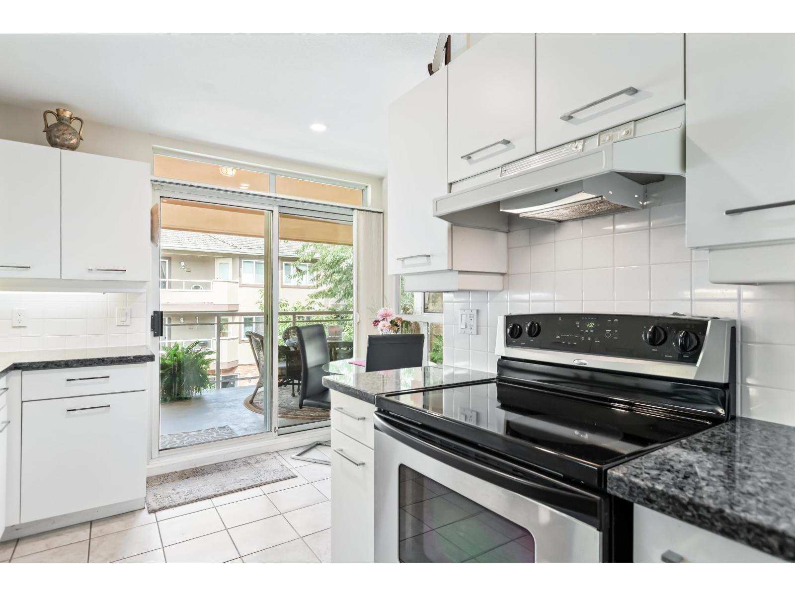 Photo 8 of 304 15155 22 Avenue, Surrey BC