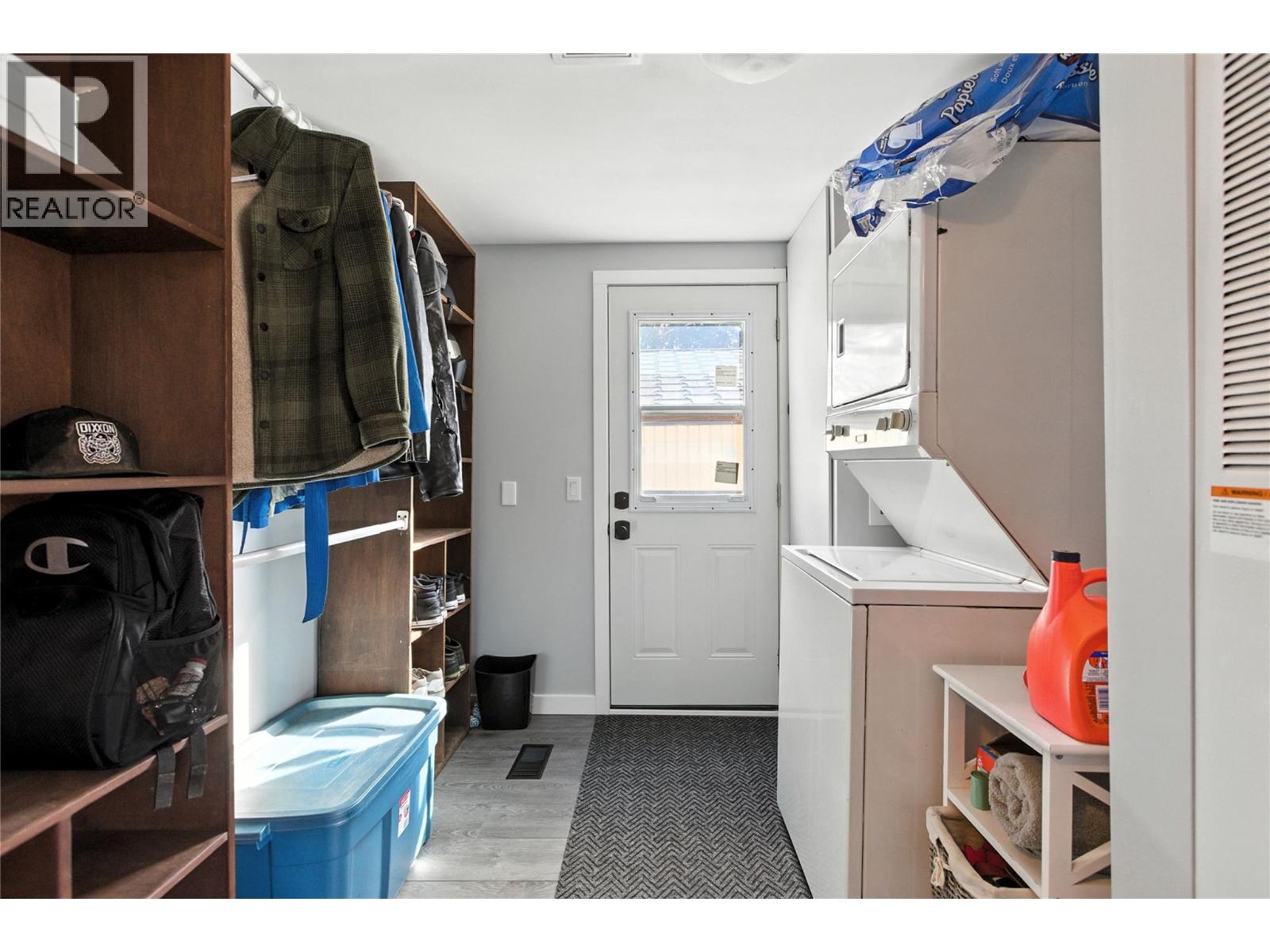 Photo 6 of 7061 Watson E Drive, Kamloops BC