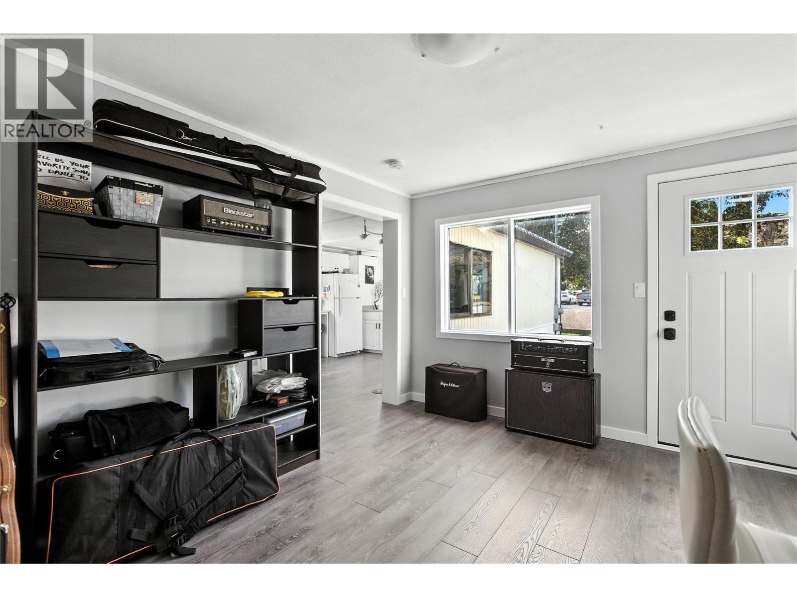 Photo 10 of 7061 Watson E Drive, Kamloops BC