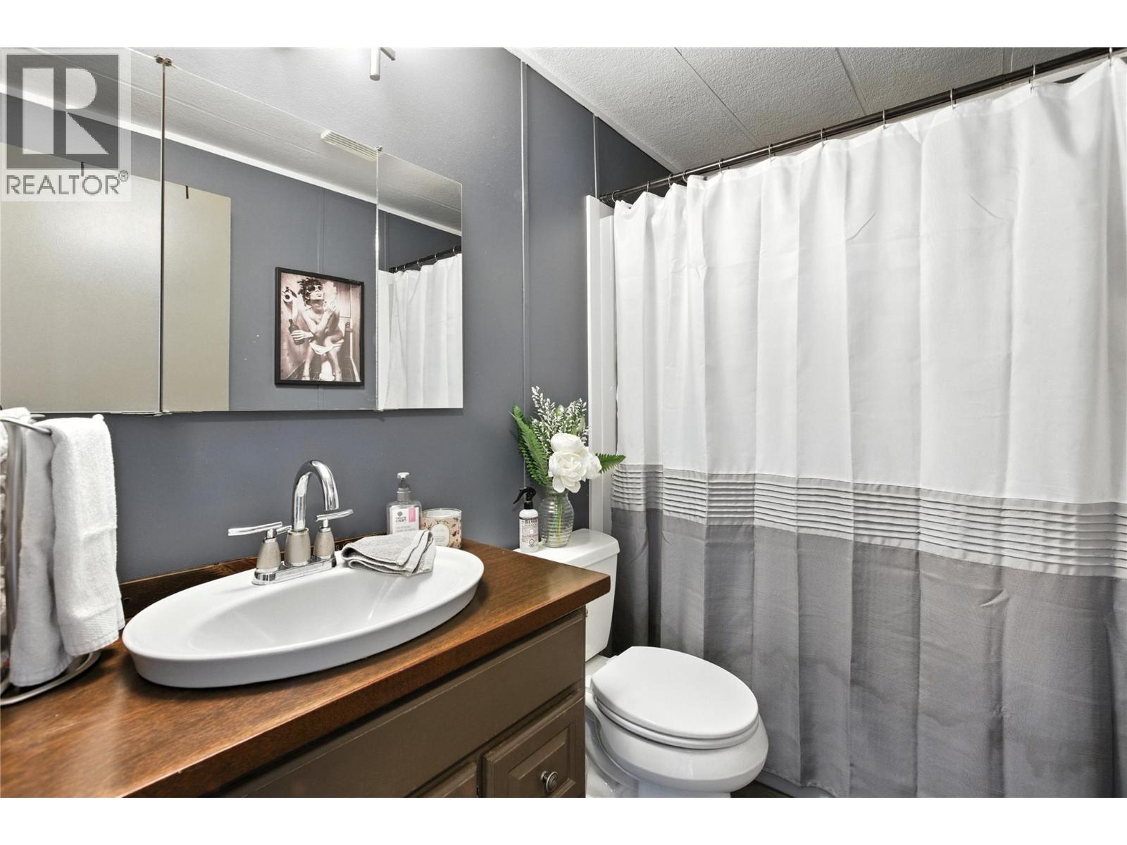 Photo 9 of 7061 Watson E Drive, Kamloops BC
