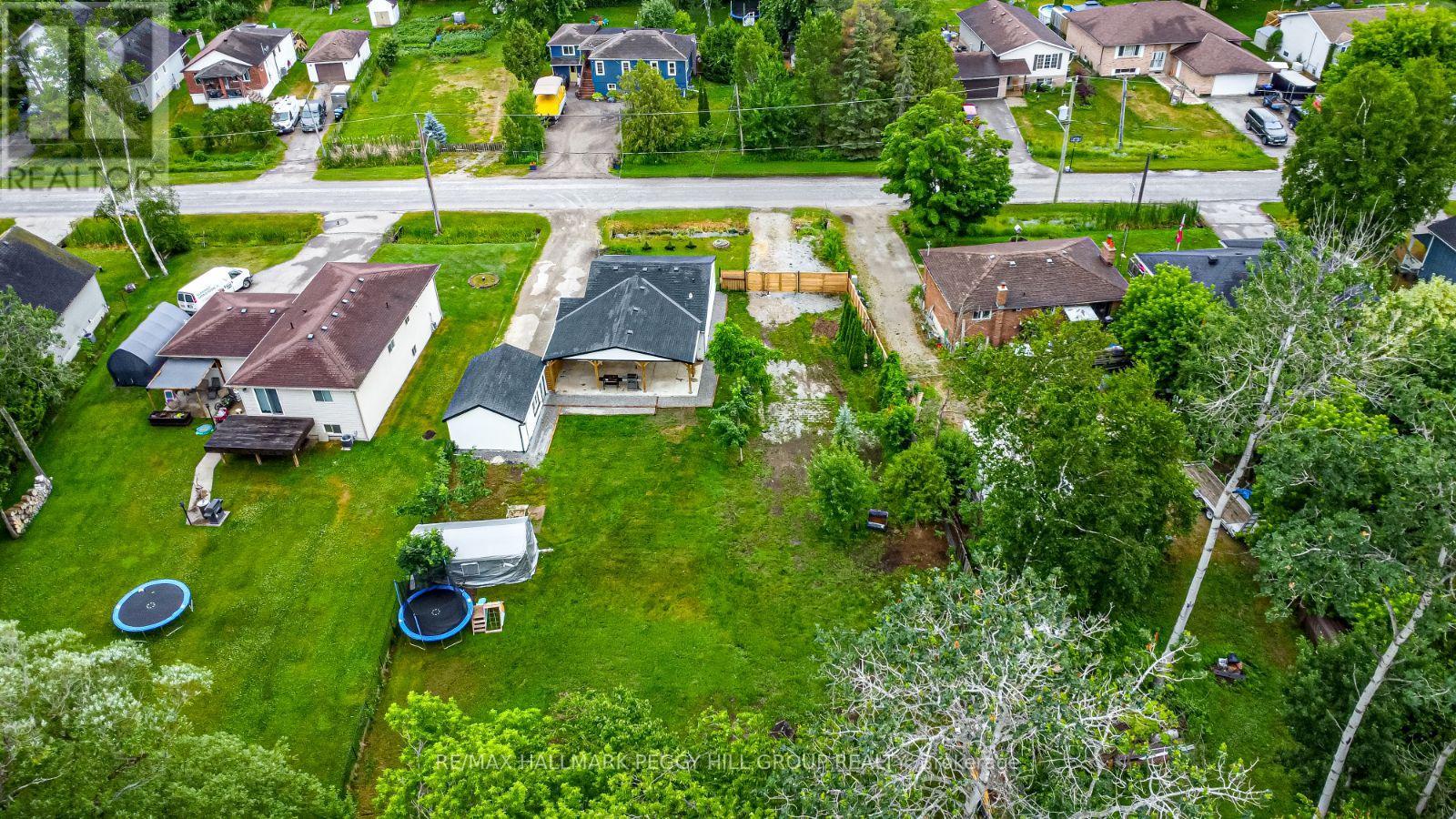 Photo 16 of 1011 Gilmore Avenue, Innisfil ON