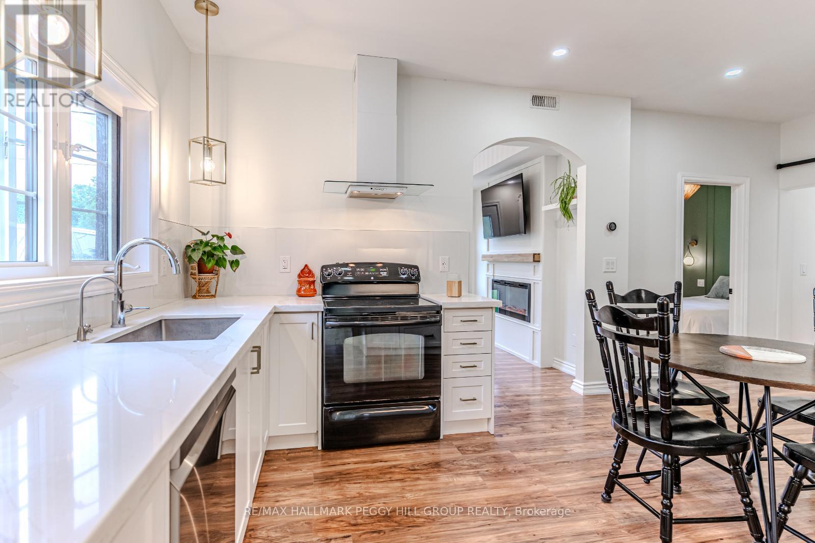 Photo 3 of 1011 Gilmore Avenue, Innisfil ON