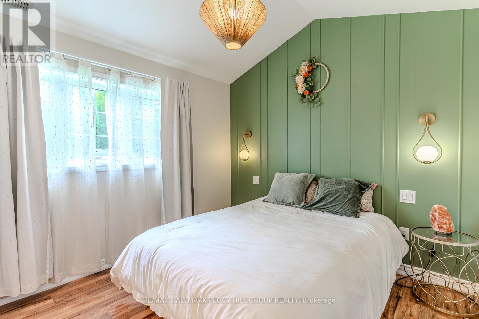 Photo 5 of 1011 Gilmore Avenue, Innisfil ON