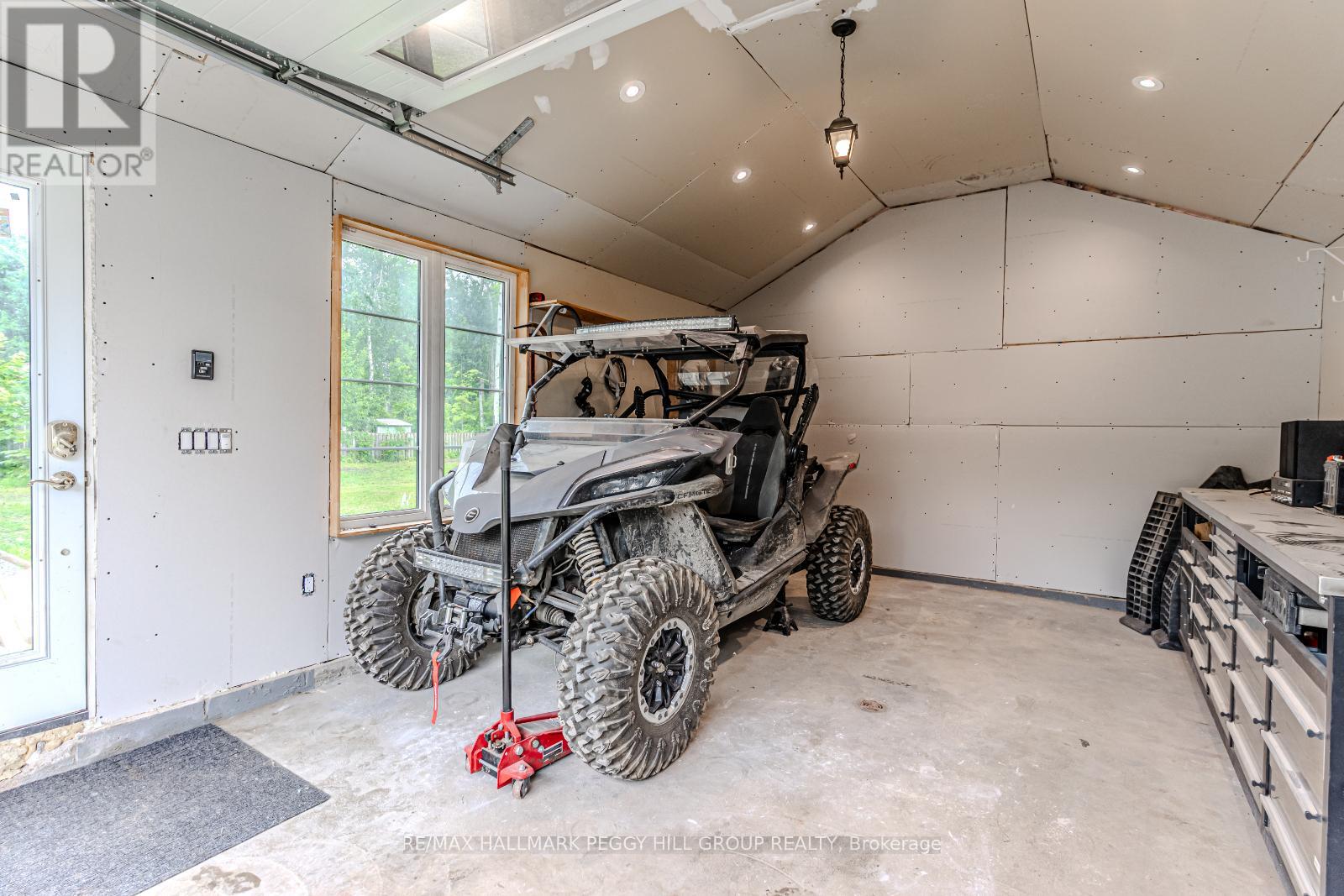 Photo 9 of 1011 Gilmore Avenue, Innisfil ON