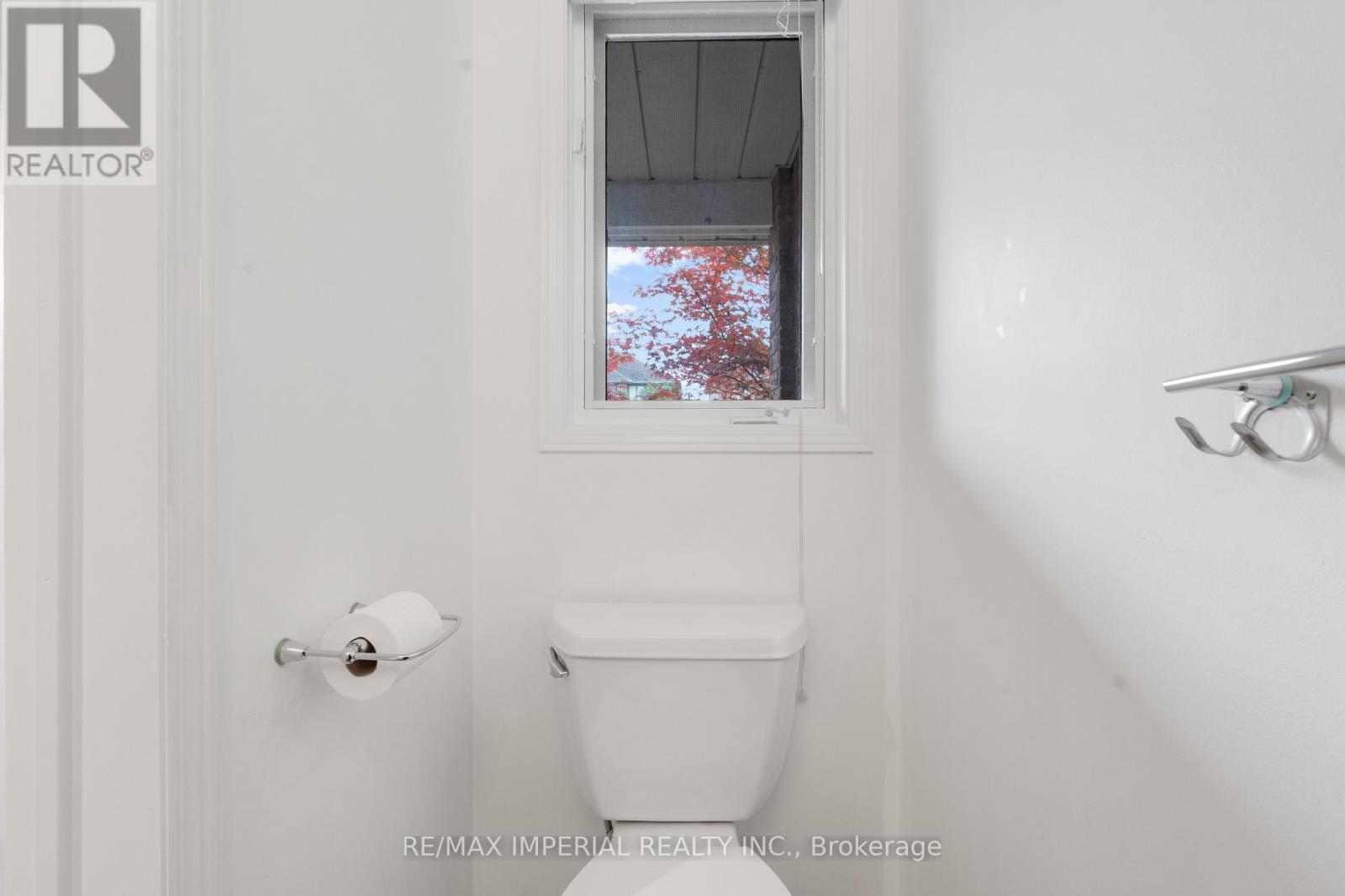 Photo 10 of 99 Islay Crescent, Vaughan ON