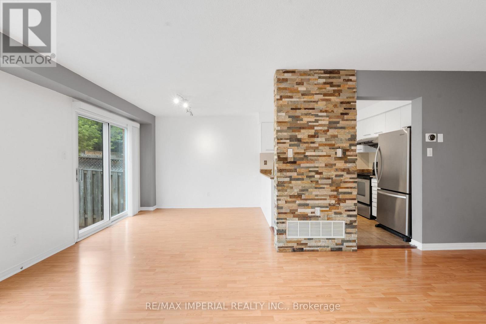 Photo 12 of 99 Islay Crescent, Vaughan ON