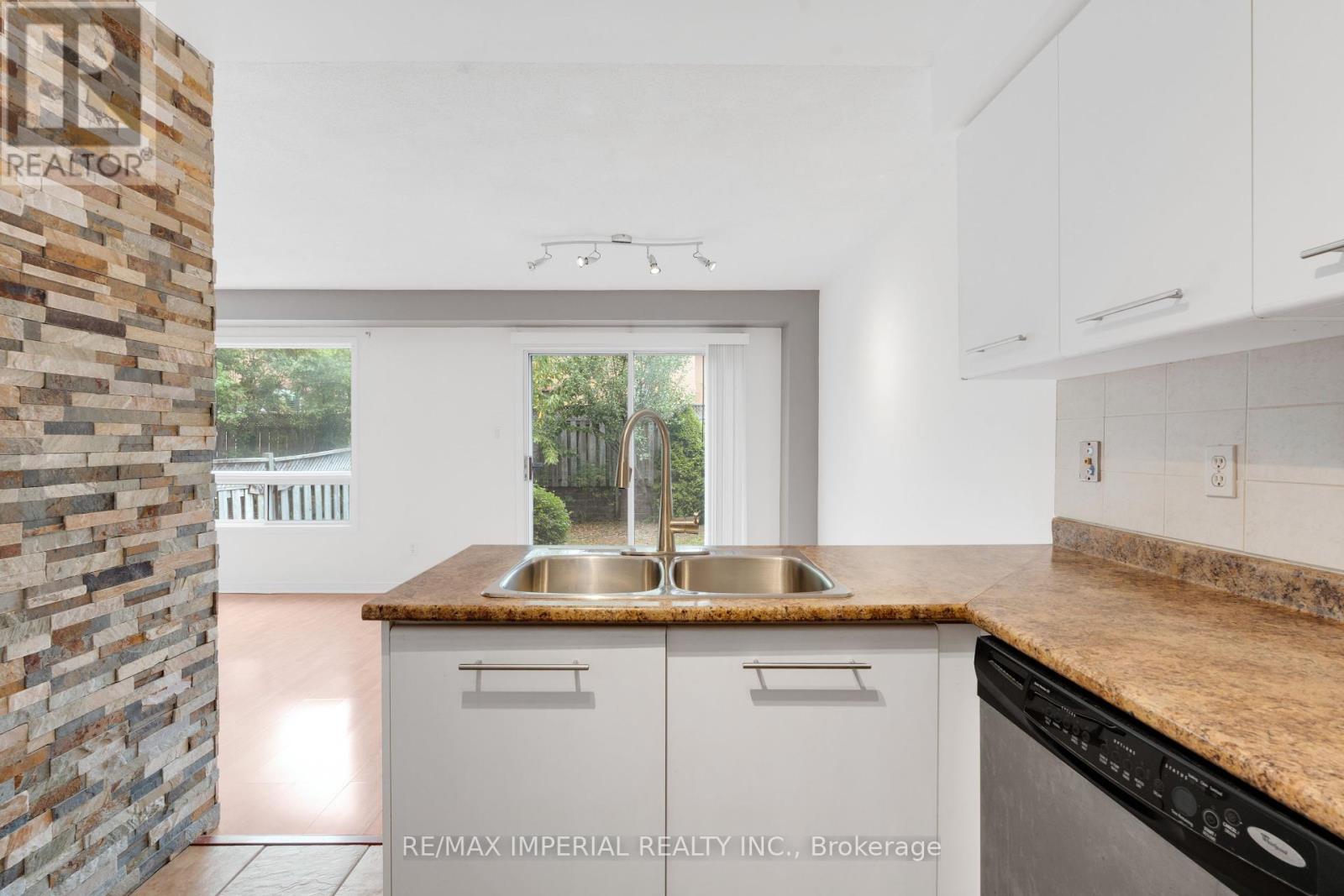 Photo 13 of 99 Islay Crescent, Vaughan ON